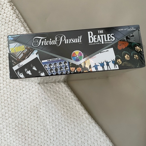 THE BEATLES COLLECTOR’S EDITION TRIVIAL PURSUIT GAME (new) - Picture 3 of 3